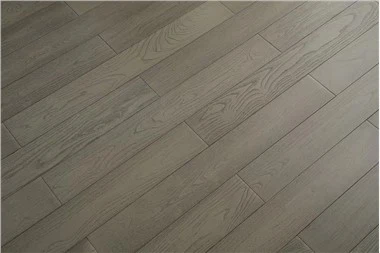 Da li je dimljeni sivi pod dobar za prostore sa velikim prometom?